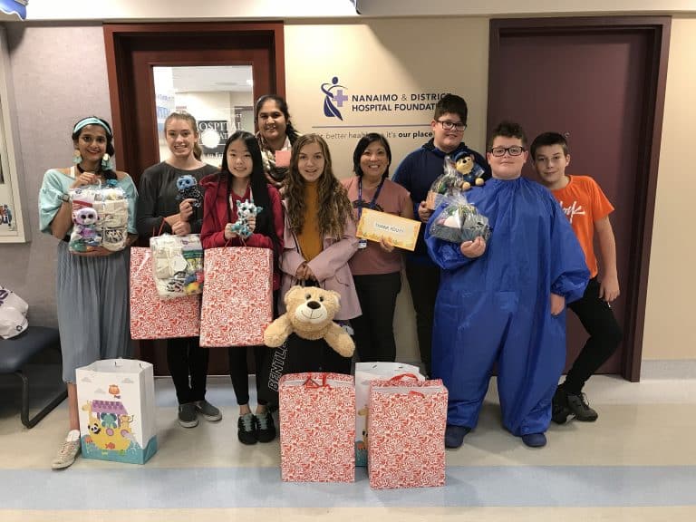 High School Contribution Club Donates to the Paediatric Department