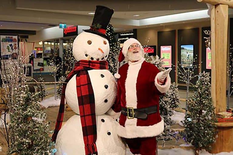 Photos with Santa at Country Club Centre!